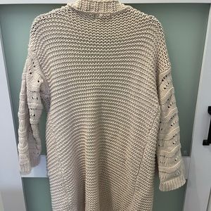 CJLA cream cardigan. S/M Good condition. Hits about mid-thigh